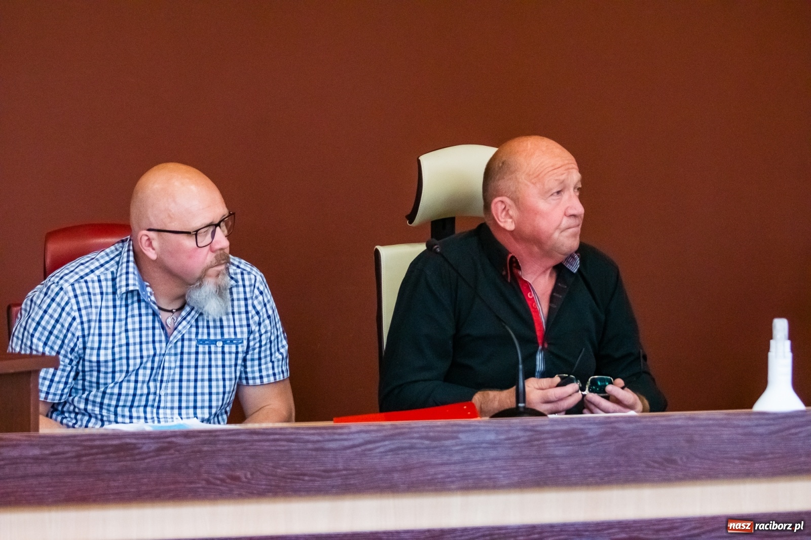 Zdjęcie w galerii na portalu naszraciborz.pl: Wypowiedzenie za rozwieszoną płachtę. Spór o targowisko w Raciborzu  wiadomości z regionu