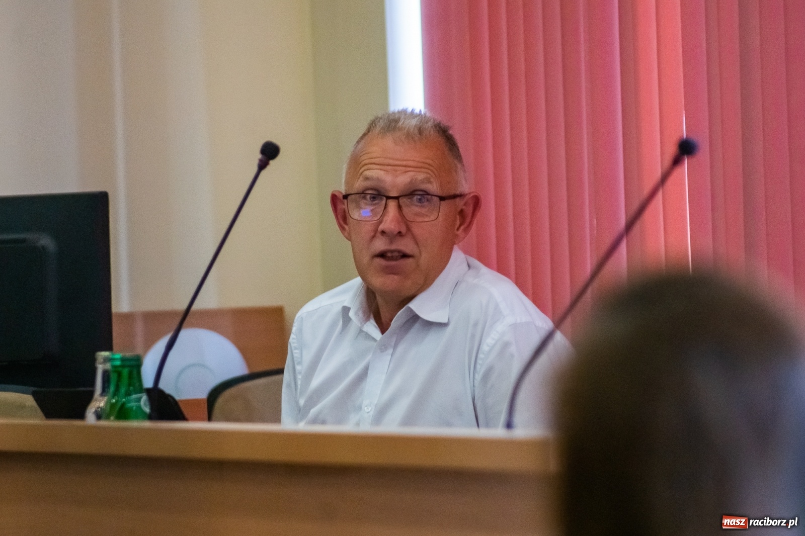 Zdjęcie w galerii na portalu naszraciborz.pl: Wypowiedzenie za rozwieszoną płachtę. Spór o targowisko w Raciborzu  wiadomości z regionu