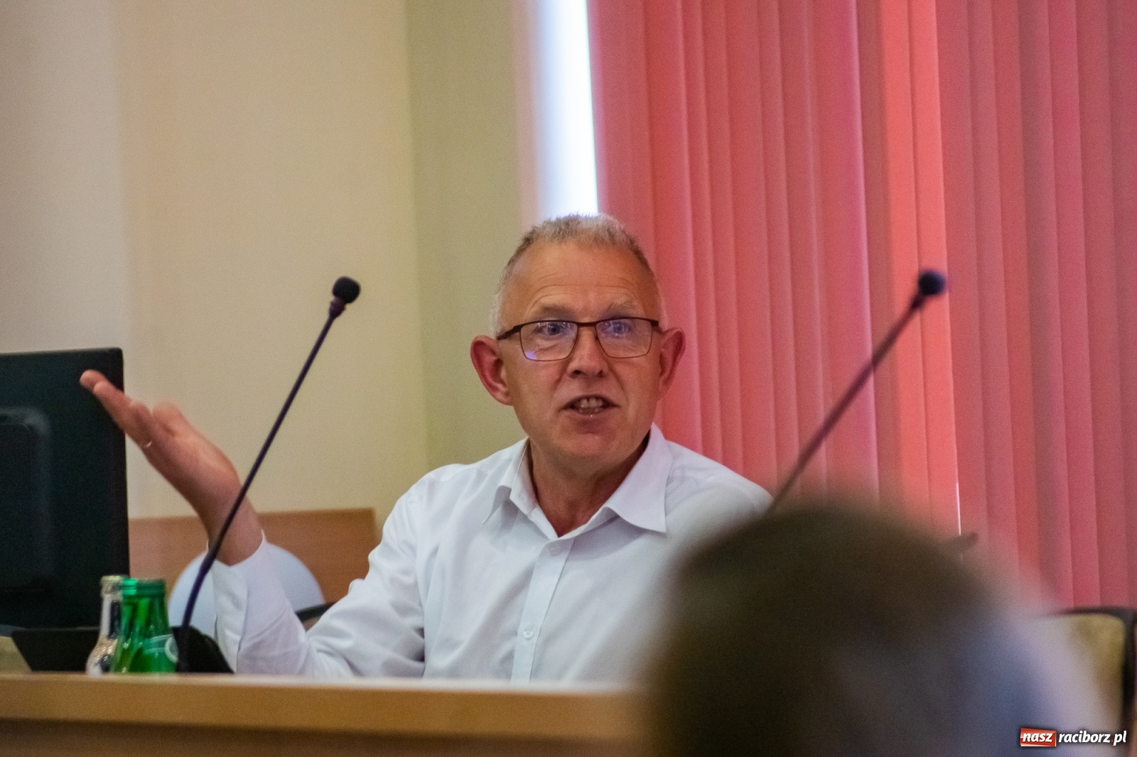 Zdjęcie w galerii na portalu naszraciborz.pl: Wypowiedzenie za rozwieszoną płachtę. Spór o targowisko w Raciborzu  wiadomości z regionu