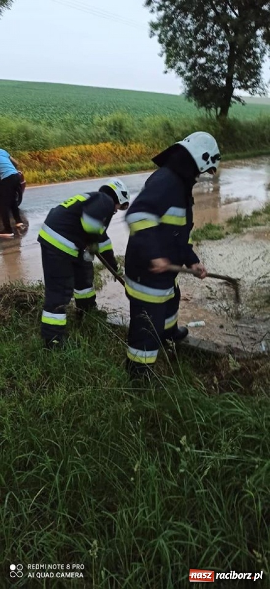 Zdjęcie w galerii na portalu naszraciborz.pl: Potężna ulewa nad gm. Pietrowice Wielkie. Woda wdarła się do Eko-Okien [FOTO] wiadomości z regionu