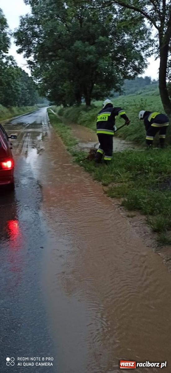 Zdjęcie w galerii na portalu naszraciborz.pl: Potężna ulewa nad gm. Pietrowice Wielkie. Woda wdarła się do Eko-Okien [FOTO] wiadomości z regionu