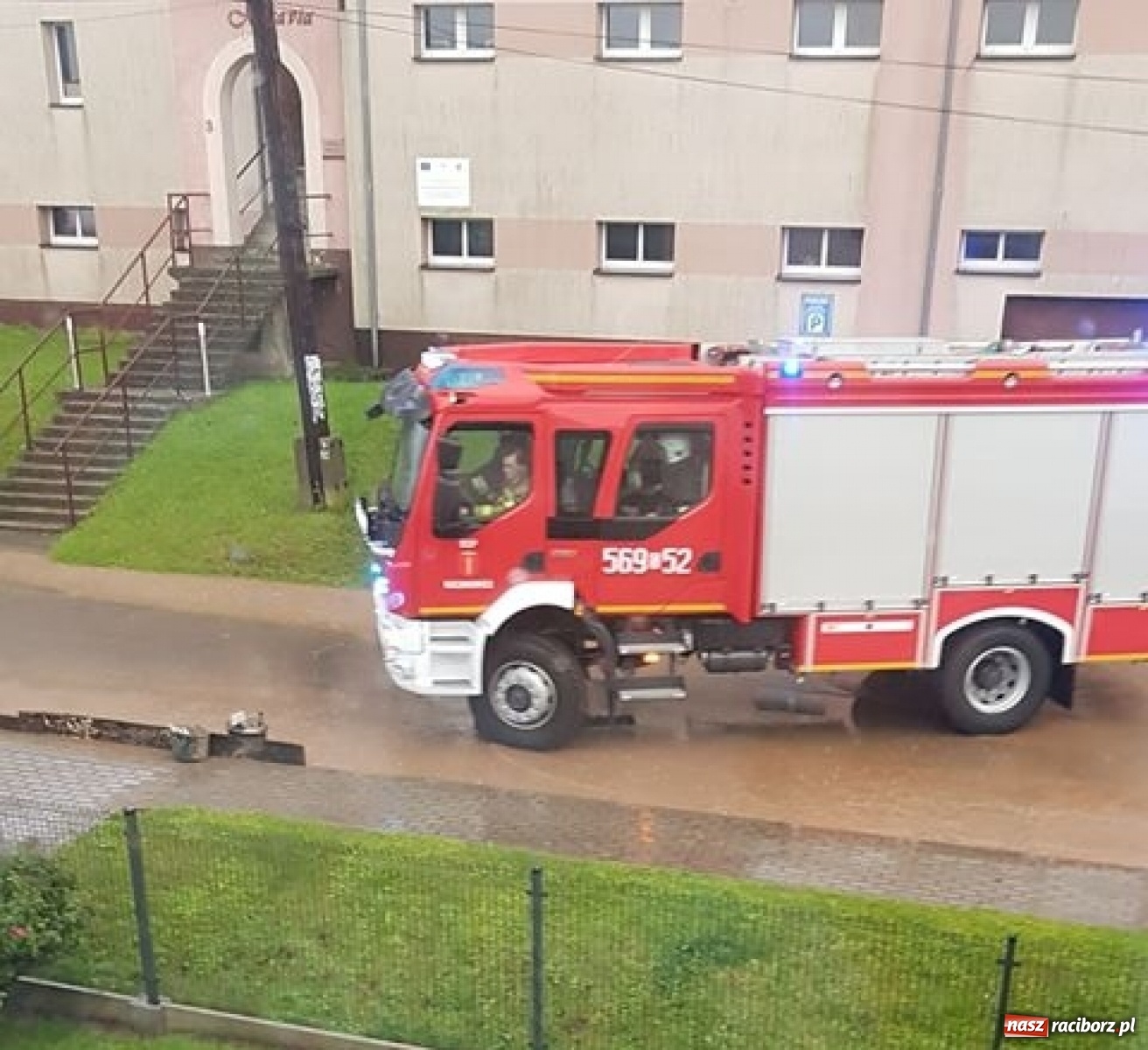 Zdjęcie w galerii na portalu naszraciborz.pl: Potężna ulewa nad gm. Pietrowice Wielkie. Woda wdarła się do Eko-Okien [FOTO] wiadomości z regionu