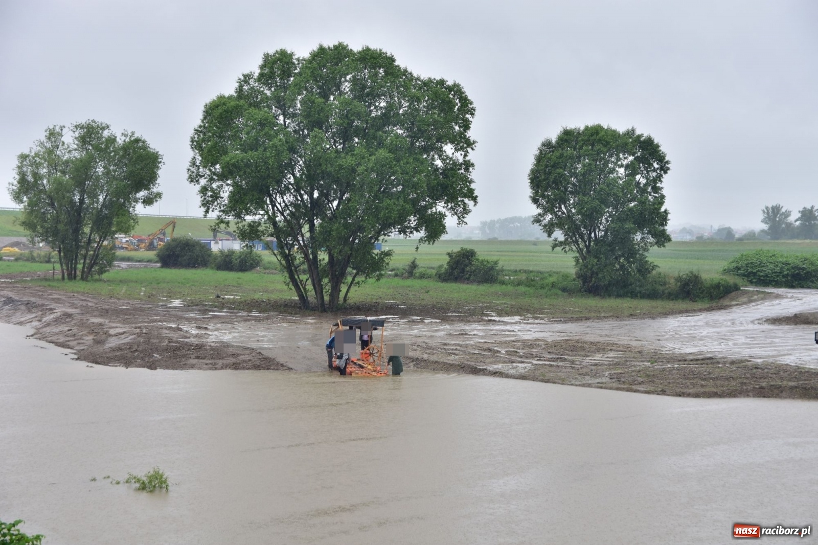 Zdjęcie w galerii na portalu naszraciborz.pl: Pływadło 2020 odwołane, ale jedna załoga wypłynęła na Odrę  wiadomości z regionu