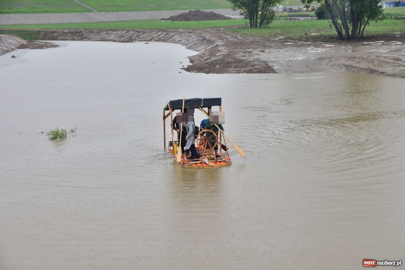 Zdjęcie w galerii na portalu naszraciborz.pl: Pływadło 2020 odwołane, ale jedna załoga wypłynęła na Odrę  wiadomości z regionu