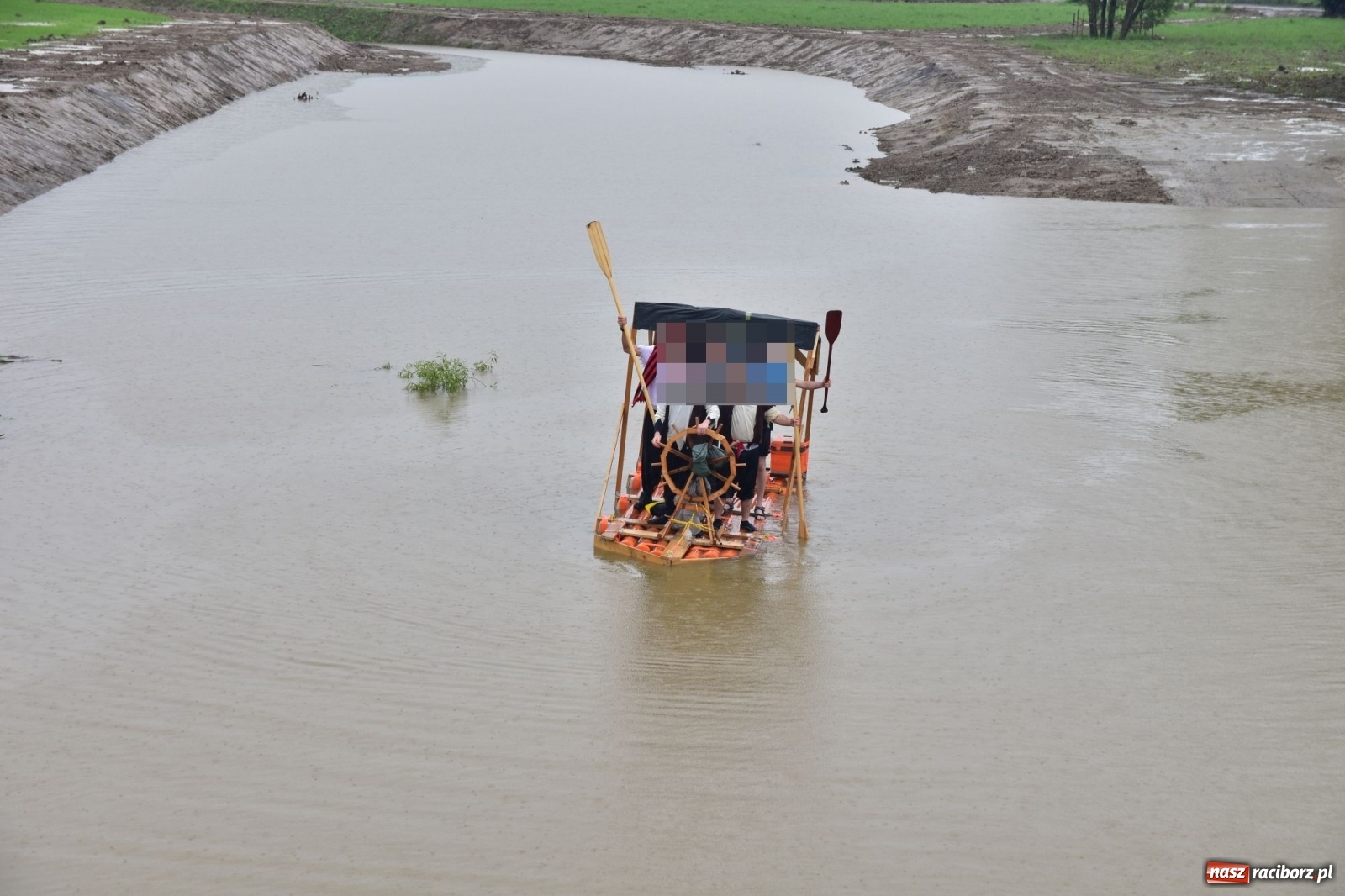Zdjęcie w galerii na portalu naszraciborz.pl: Pływadło 2020 odwołane, ale jedna załoga wypłynęła na Odrę  wiadomości z regionu