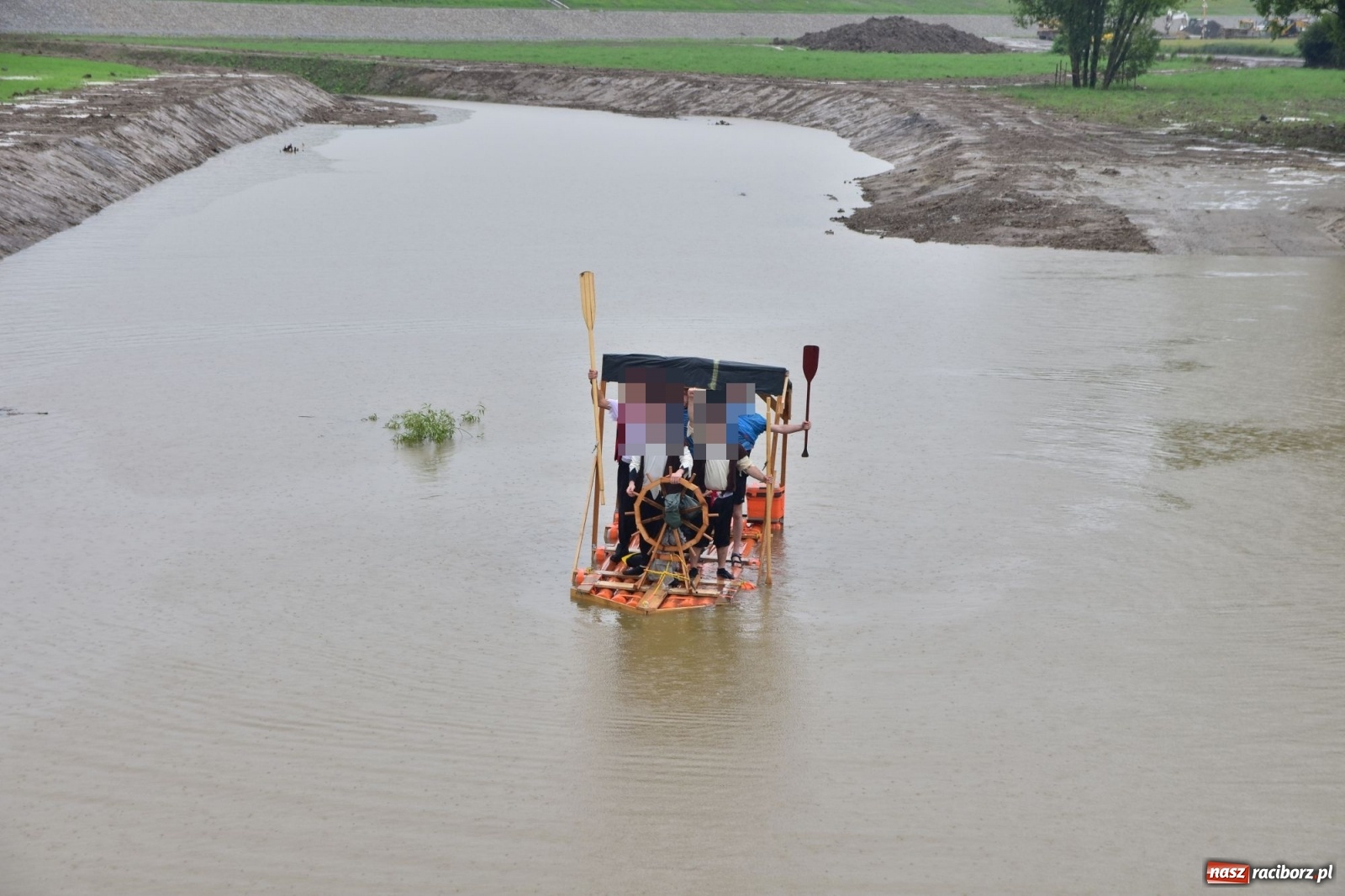 Zdjęcie w galerii na portalu naszraciborz.pl: Pływadło 2020 odwołane, ale jedna załoga wypłynęła na Odrę  wiadomości z regionu