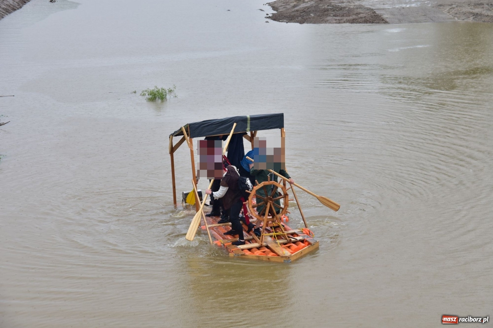 Zdjęcie w galerii na portalu naszraciborz.pl: Pływadło 2020 odwołane, ale jedna załoga wypłynęła na Odrę  wiadomości z regionu