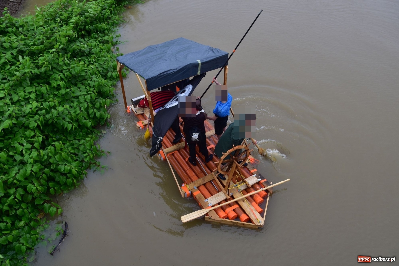 Zdjęcie w galerii na portalu naszraciborz.pl: Pływadło 2020 odwołane, ale jedna załoga wypłynęła na Odrę  wiadomości z regionu