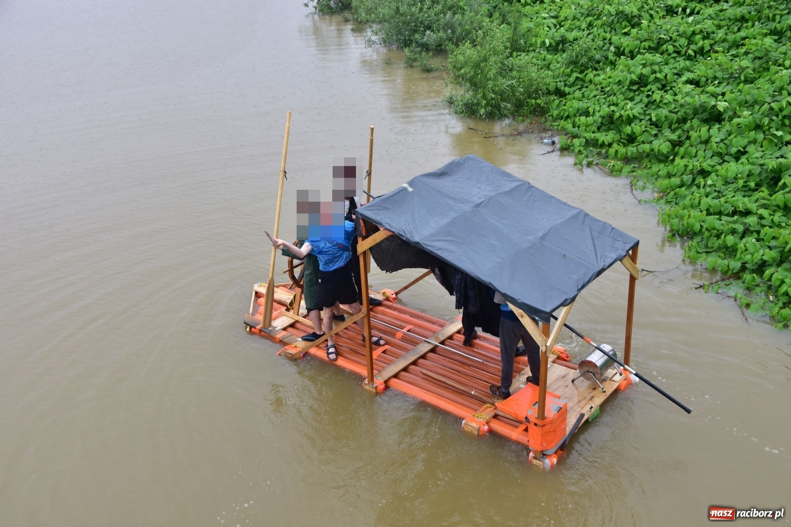 Zdjęcie w galerii na portalu naszraciborz.pl: Pływadło 2020 odwołane, ale jedna załoga wypłynęła na Odrę  wiadomości z regionu