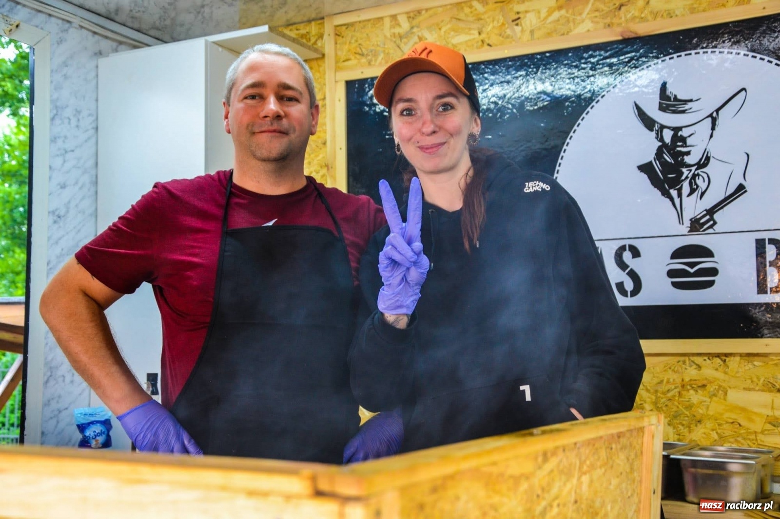 Zdjęcie w galerii na portalu naszraciborz.pl: Na Zamku Piastowskim ruszył Weekend Food Trucków  wiadomości z regionu