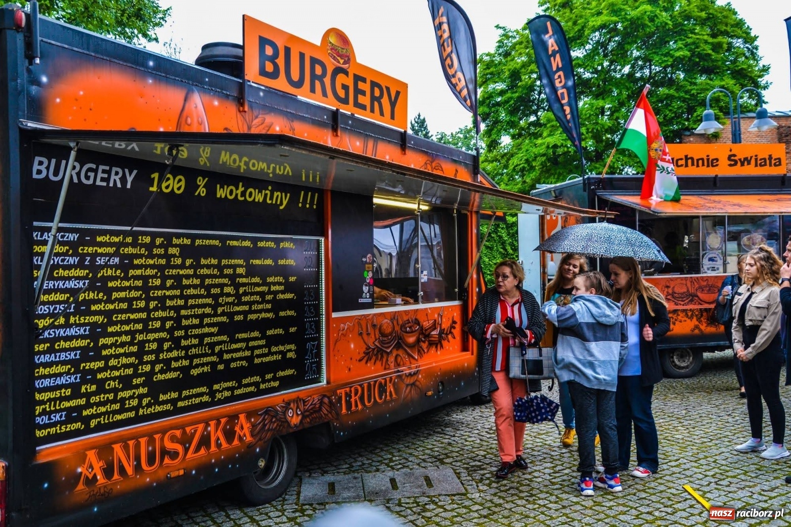 Zdjęcie w galerii na portalu naszraciborz.pl: Na Zamku Piastowskim ruszył Weekend Food Trucków  wiadomości z regionu