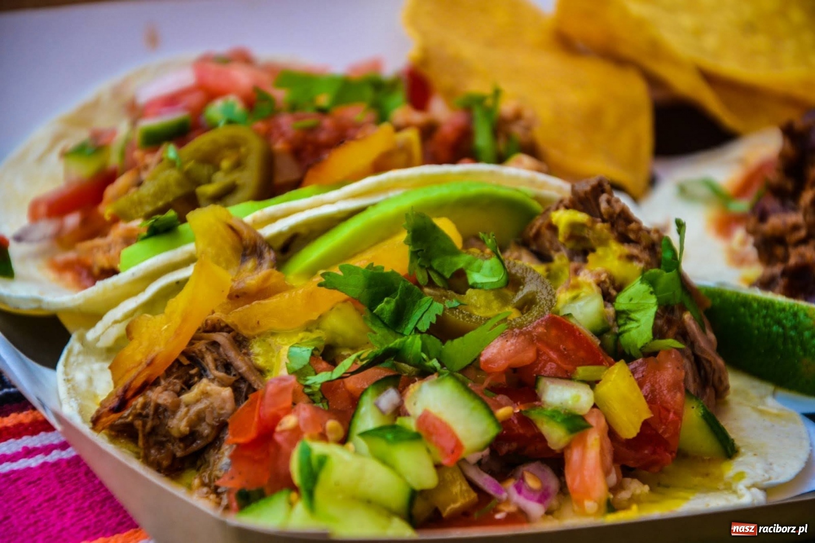 Zdjęcie w galerii na portalu naszraciborz.pl: Na Zamku Piastowskim ruszył Weekend Food Trucków  wiadomości z regionu