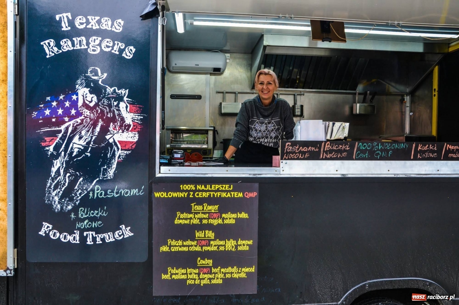 Zdjęcie w galerii na portalu naszraciborz.pl: Na Zamku Piastowskim ruszył Weekend Food Trucków  wiadomości z regionu