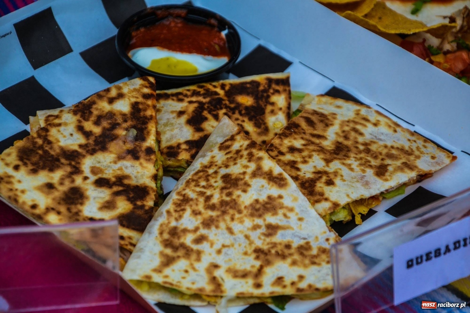 Zdjęcie w galerii na portalu naszraciborz.pl: Na Zamku Piastowskim ruszył Weekend Food Trucków  wiadomości z regionu