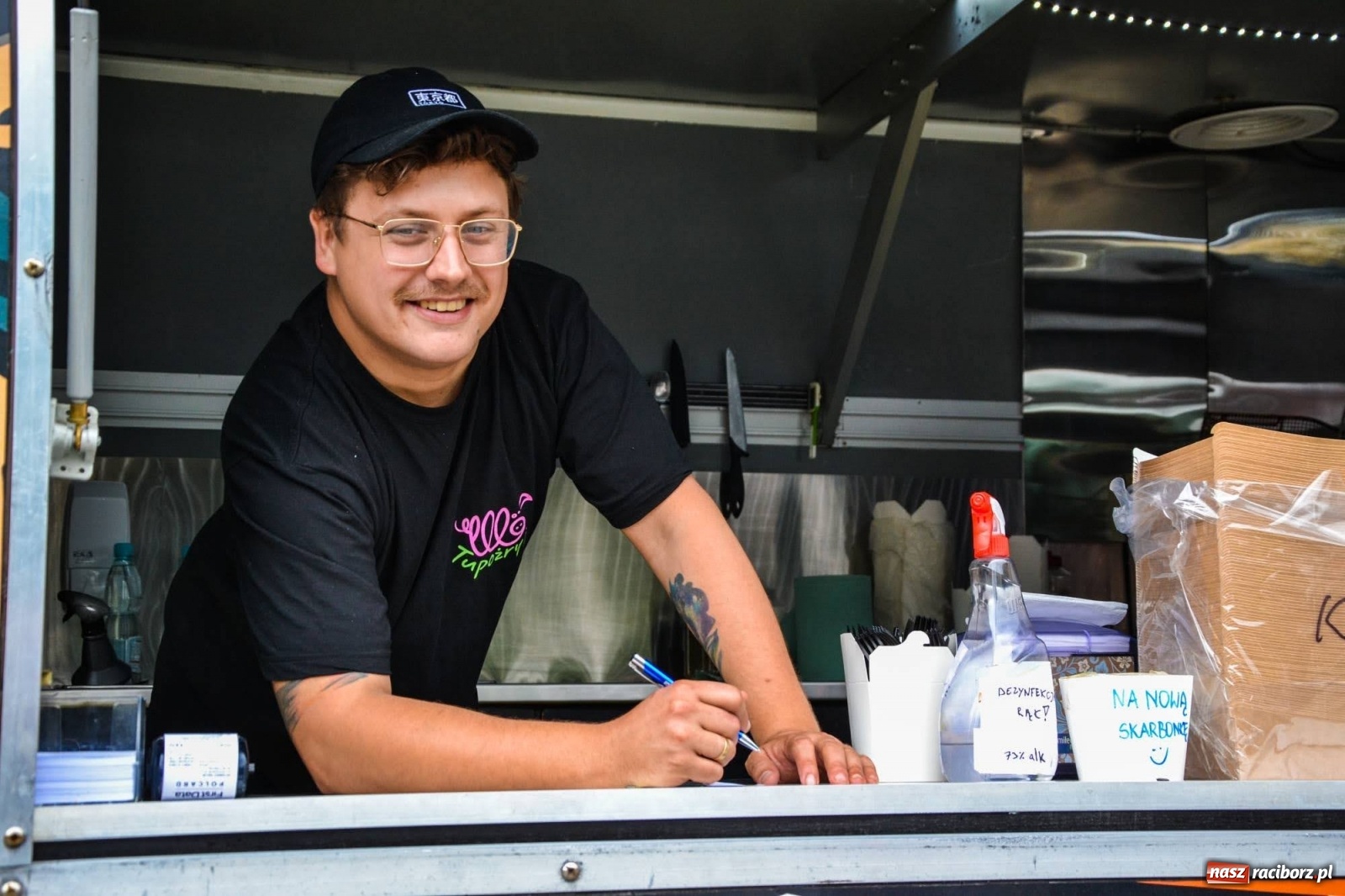 Zdjęcie w galerii na portalu naszraciborz.pl: Na Zamku Piastowskim ruszył Weekend Food Trucków  wiadomości z regionu