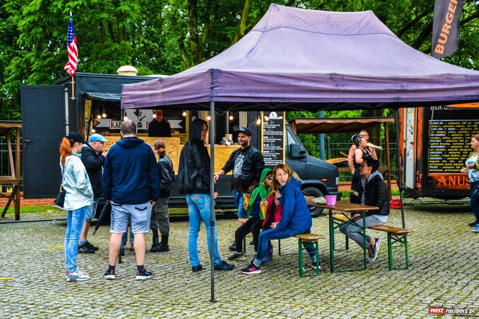 Zdjęcie w galerii na portalu naszraciborz.pl: Na Zamku Piastowskim ruszył Weekend Food Trucków  wiadomości z regionu