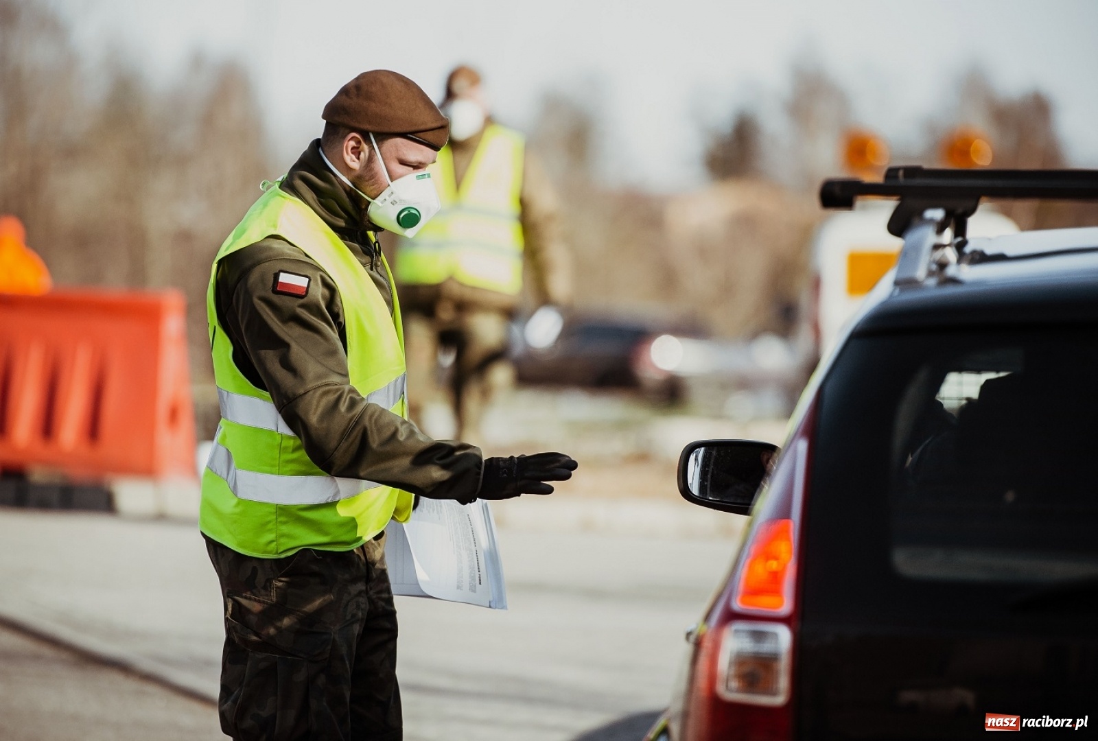 Zdjęcie w galerii na portalu naszraciborz.pl: Tysiące wymazów, tony przewiezionej żywności. Terytorialsi podsumowują działania związane z epidemią wiadomości z regionu