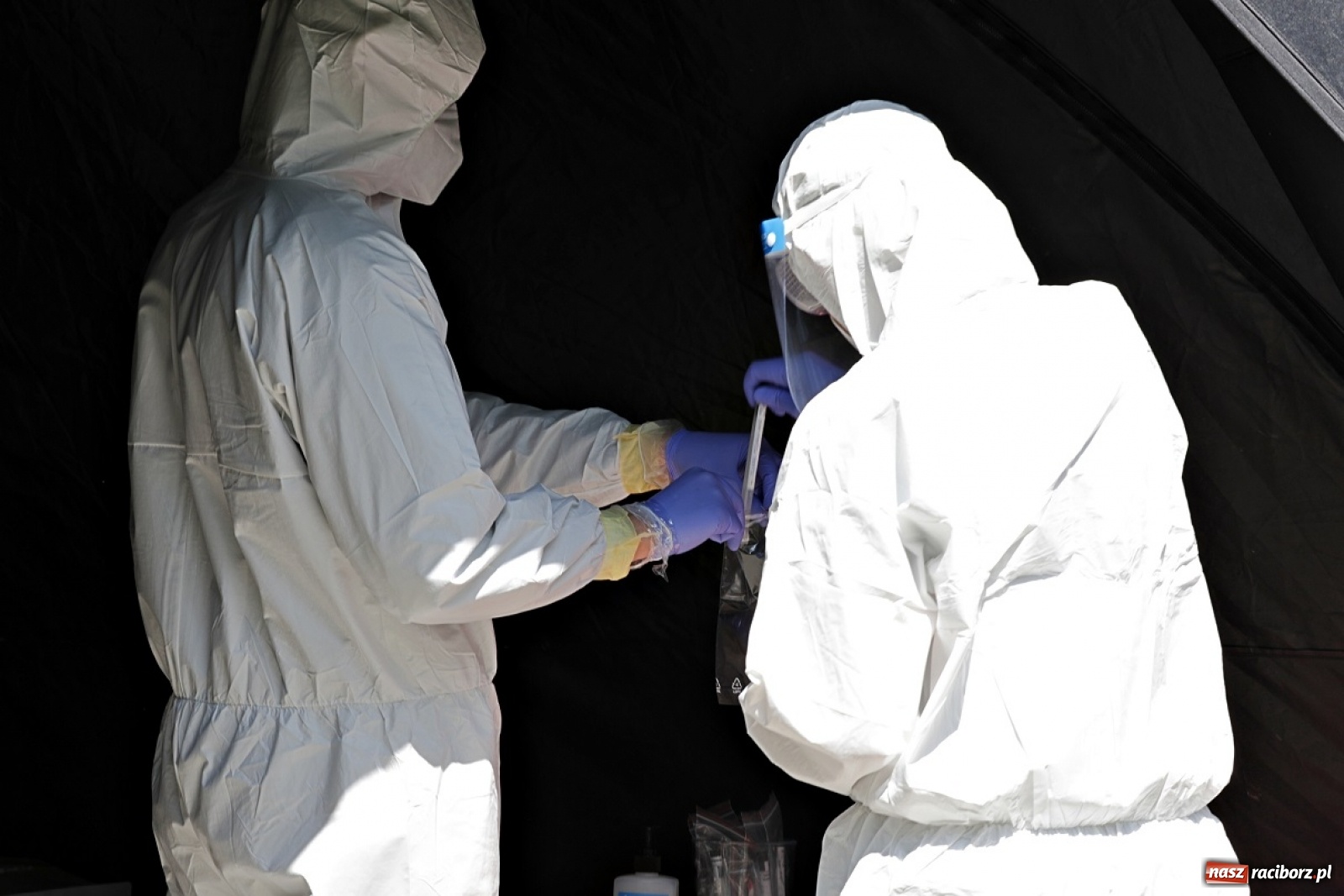 Zdjęcie w galerii na portalu naszraciborz.pl: Tysiące wymazów, tony przewiezionej żywności. Terytorialsi podsumowują działania związane z epidemią wiadomości z regionu