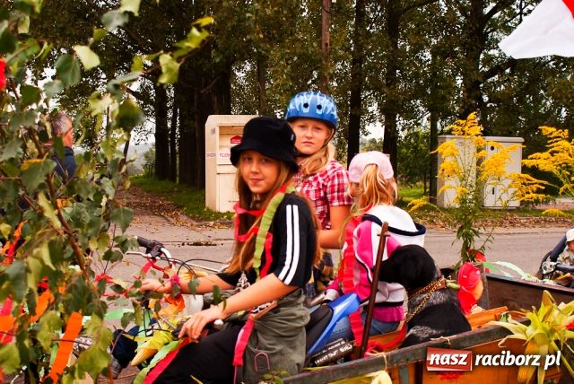 Zdjęcie w galerii na portalu naszraciborz.pl: Bo przyjaciołom się UFO wiadomości z regionu