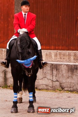 Zdjęcie w galerii na portalu naszraciborz.pl: Bo przyjaciołom się UFO wiadomości z regionu