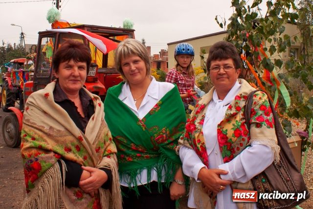 Zdjęcie w galerii na portalu naszraciborz.pl: Bo przyjaciołom się UFO wiadomości z regionu