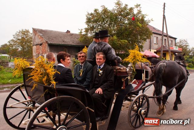 Zdjęcie w galerii na portalu naszraciborz.pl: Bo przyjaciołom się UFO wiadomości z regionu