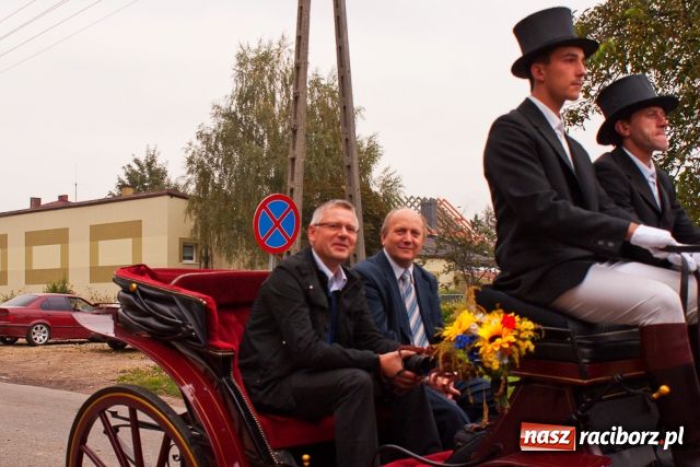 Zdjęcie w galerii na portalu naszraciborz.pl: Bo przyjaciołom się UFO wiadomości z regionu