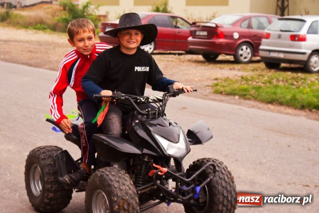 Zdjęcie w galerii na portalu naszraciborz.pl: Bo przyjaciołom się UFO wiadomości z regionu