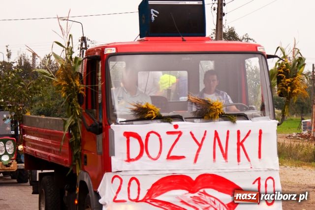 Zdjęcie w galerii na portalu naszraciborz.pl: Bo przyjaciołom się UFO wiadomości z regionu