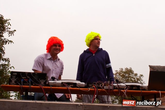 Zdjęcie w galerii na portalu naszraciborz.pl: Bo przyjaciołom się UFO wiadomości z regionu