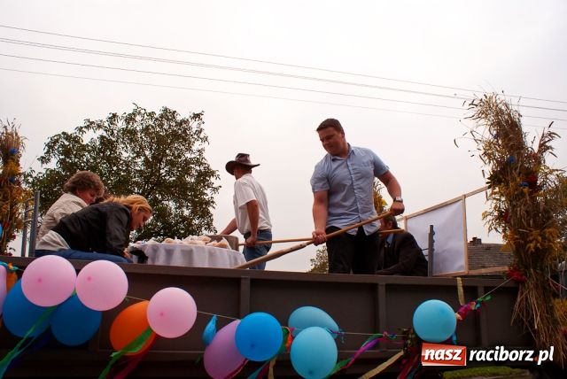 Zdjęcie w galerii na portalu naszraciborz.pl: Bo przyjaciołom się UFO wiadomości z regionu