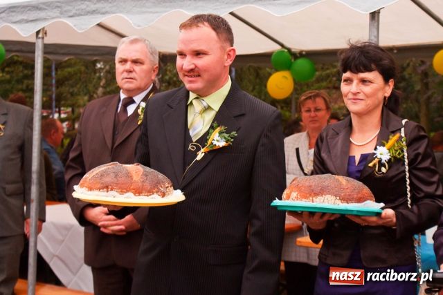 Zdjęcie w galerii na portalu naszraciborz.pl: Bo przyjaciołom się UFO wiadomości z regionu