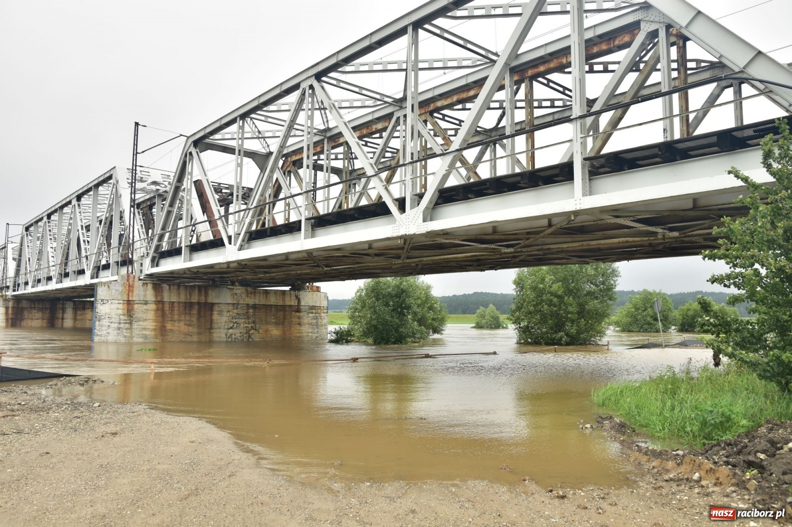 Zdjęcie w galerii na portalu naszraciborz.pl: Odra już stabilna. To był pomruk rzeki. Do wielkiej powodzi daleko [FOTO]  wiadomości z regionu