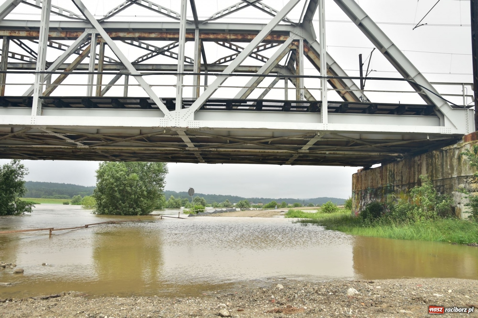 Zdjęcie w galerii na portalu naszraciborz.pl: Odra już stabilna. To był pomruk rzeki. Do wielkiej powodzi daleko [FOTO]  wiadomości z regionu