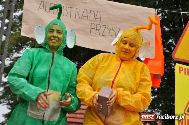 Zdjęcie w galerii na portalu naszraciborz.pl: Korowód ze smerfami i teletubisiami... wiadomości z regionu