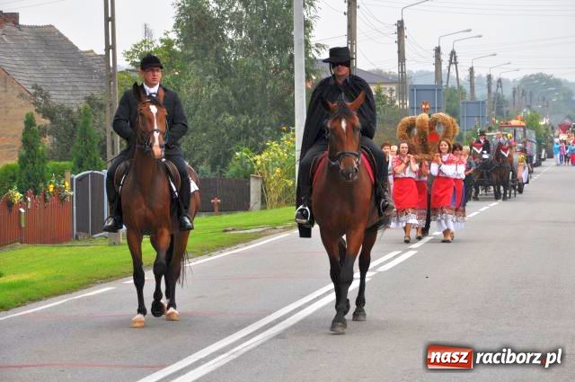 Zdjęcie w galerii na portalu naszraciborz.pl: Korowód ze smerfami i teletubisiami... wiadomości z regionu