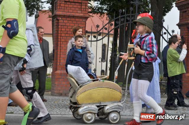 Zdjęcie w galerii na portalu naszraciborz.pl: Korowód ze smerfami i teletubisiami... wiadomości z regionu