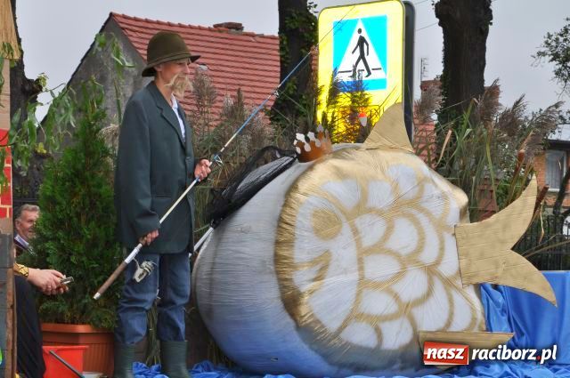 Zdjęcie w galerii na portalu naszraciborz.pl: Korowód ze smerfami i teletubisiami... wiadomości z regionu