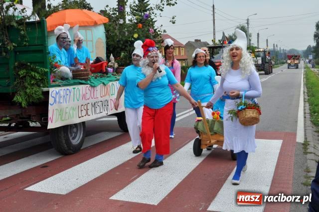 Zdjęcie w galerii na portalu naszraciborz.pl: Korowód ze smerfami i teletubisiami... wiadomości z regionu