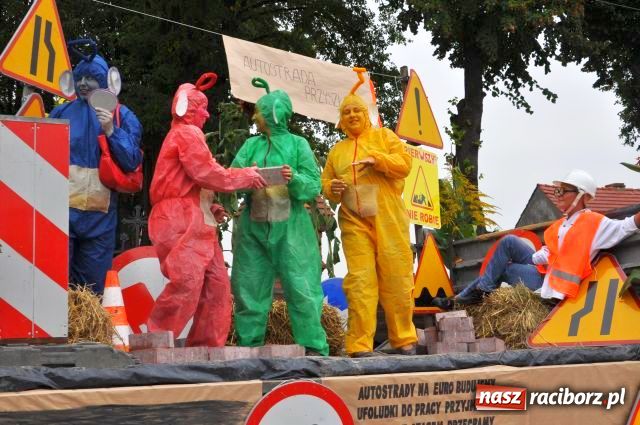 Zdjęcie w galerii na portalu naszraciborz.pl: Korowód ze smerfami i teletubisiami... wiadomości z regionu
