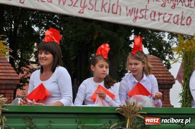 Zdjęcie w galerii na portalu naszraciborz.pl: Korowód ze smerfami i teletubisiami... wiadomości z regionu