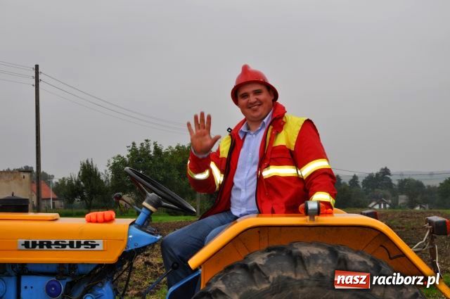 Zdjęcie w galerii na portalu naszraciborz.pl: Korowód ze smerfami i teletubisiami... wiadomości z regionu