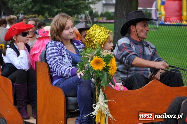 Zdjęcie w galerii na portalu naszraciborz.pl: Korowód ze smerfami i teletubisiami... wiadomości z regionu