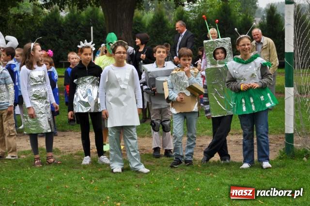 Zdjęcie w galerii na portalu naszraciborz.pl: Korowód ze smerfami i teletubisiami... wiadomości z regionu