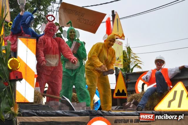 Zdjęcie w galerii na portalu naszraciborz.pl: Korowód ze smerfami i teletubisiami... wiadomości z regionu