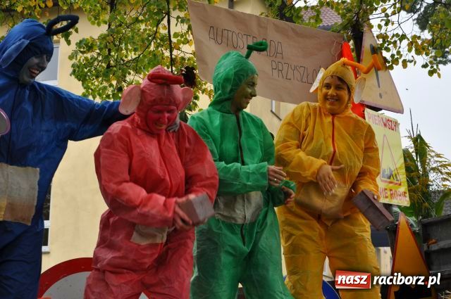 Zdjęcie w galerii na portalu naszraciborz.pl: Korowód ze smerfami i teletubisiami... wiadomości z regionu