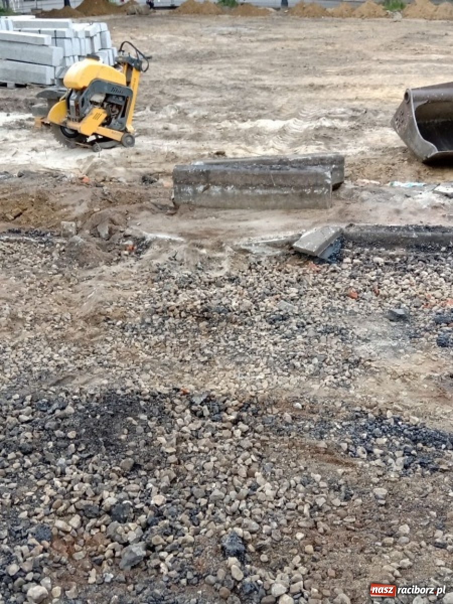 Zdjęcie w galerii na portalu naszraciborz.pl: Ciekawe odkrycie na krzanowickim rynku wiadomości z regionu