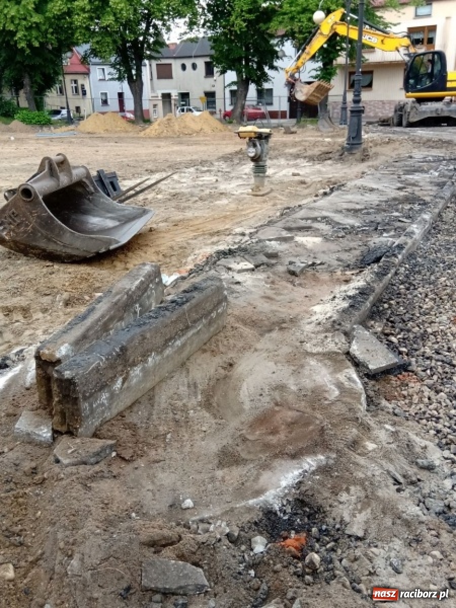 Zdjęcie w galerii na portalu naszraciborz.pl: Ciekawe odkrycie na krzanowickim rynku wiadomości z regionu