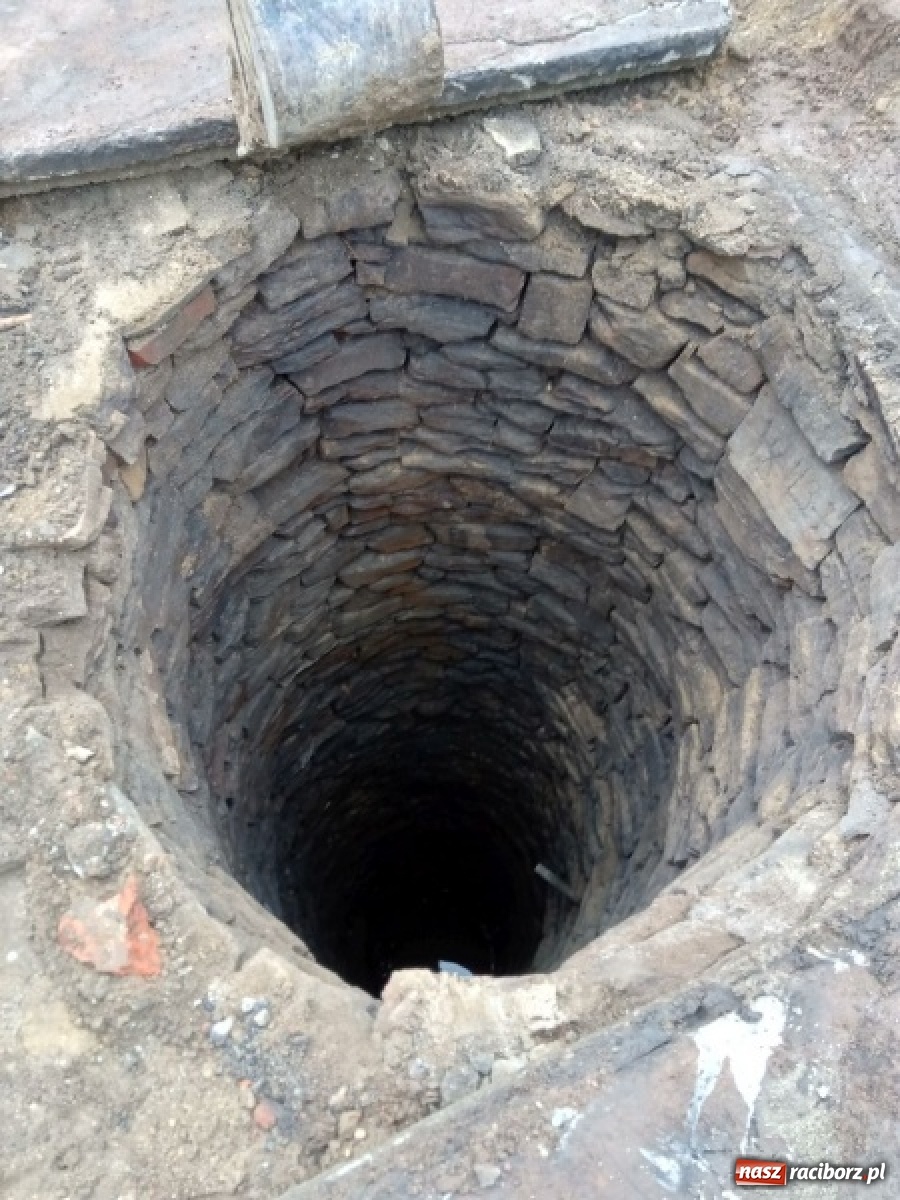 Zdjęcie w galerii na portalu naszraciborz.pl: Ciekawe odkrycie na krzanowickim rynku wiadomości z regionu