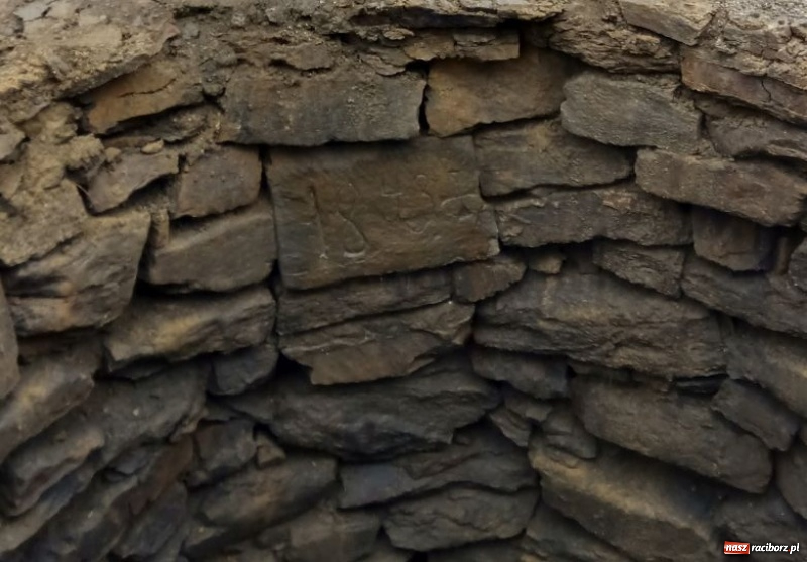 Zdjęcie w galerii na portalu naszraciborz.pl: Ciekawe odkrycie na krzanowickim rynku wiadomości z regionu